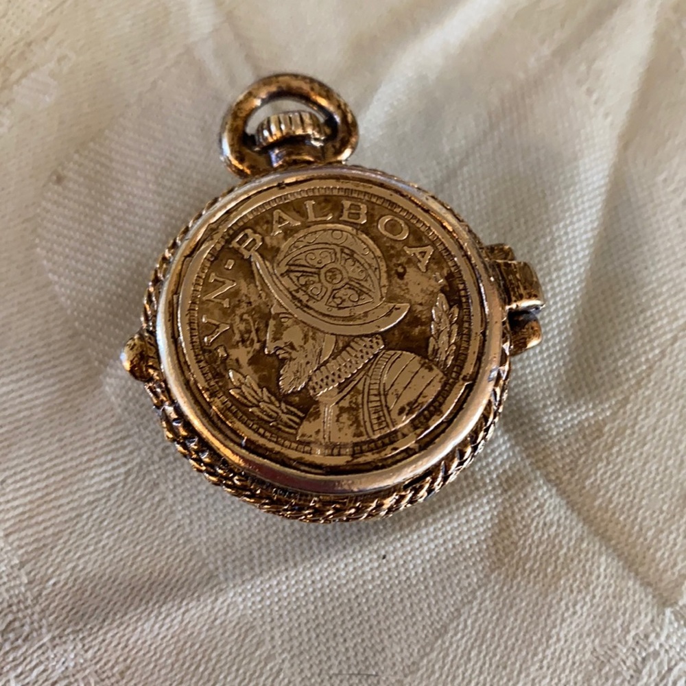 VN Balboa locket